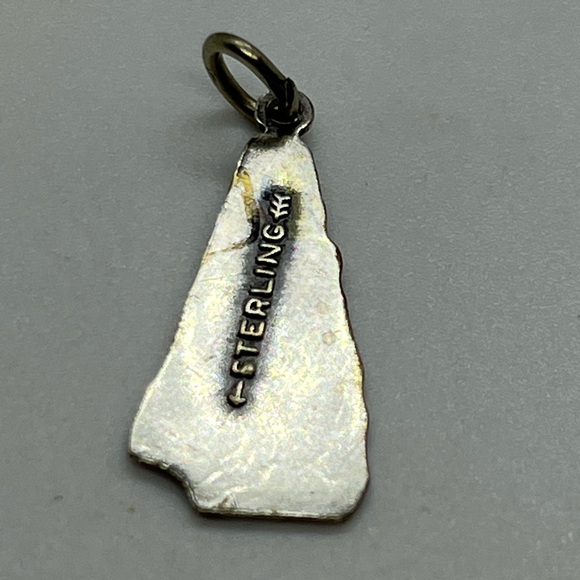 Vintage Fort Sterling Silver New Hampshire State Map Travel Charm - Picture 2 of 7